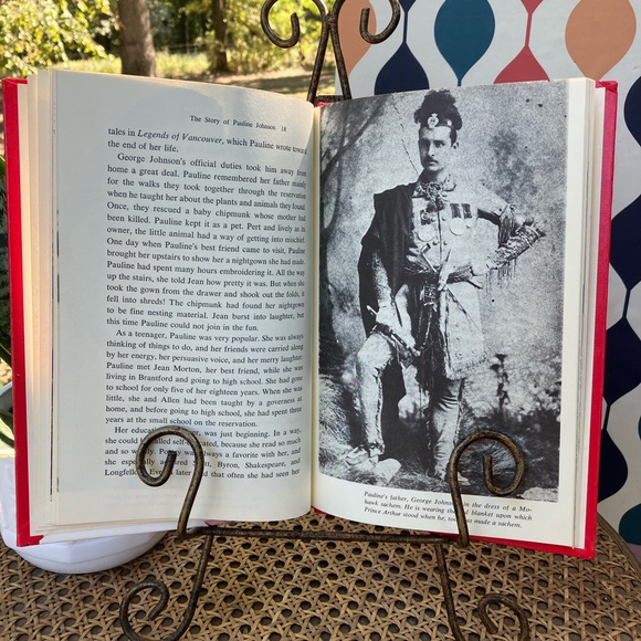 Pauline Johnson The Story of an American Indian by Lucie Hartley 1980 Hardback - Picture 12 of 13